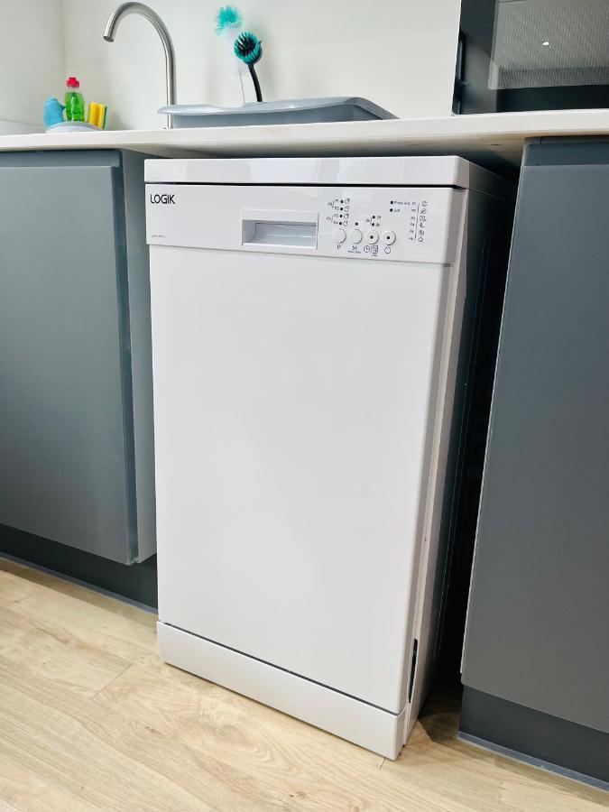 Fully Equipped One Bedroom Apartment Near Old Trafford Stadium! Manchester Buitenkant foto